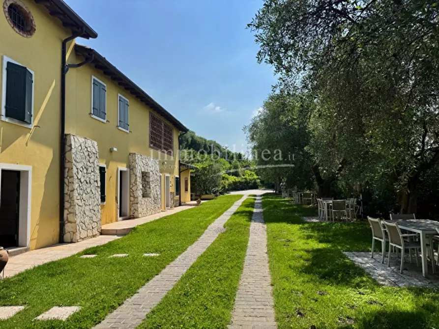 Immagine 10 di Rustico / casale in vendita  a Bardolino