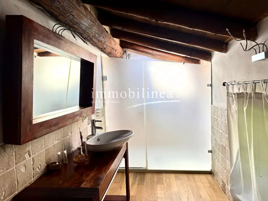 Immagine 38 di Rustico / casale in vendita  in via mazzano a Bardolino