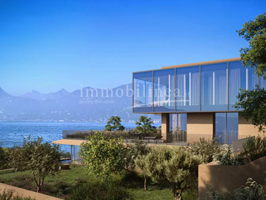 Immagine 1 di Appartamento in vendita  a Torri Del Benaco