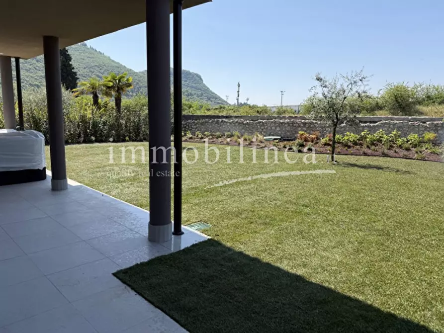 Immagine 2 di Appartamento in vendita  in via Giare a Garda