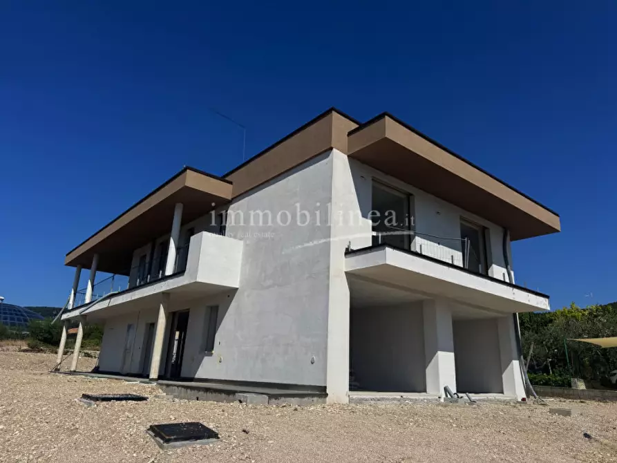 Immagine 2 di Appartamento in vendita  in via Giare a Garda