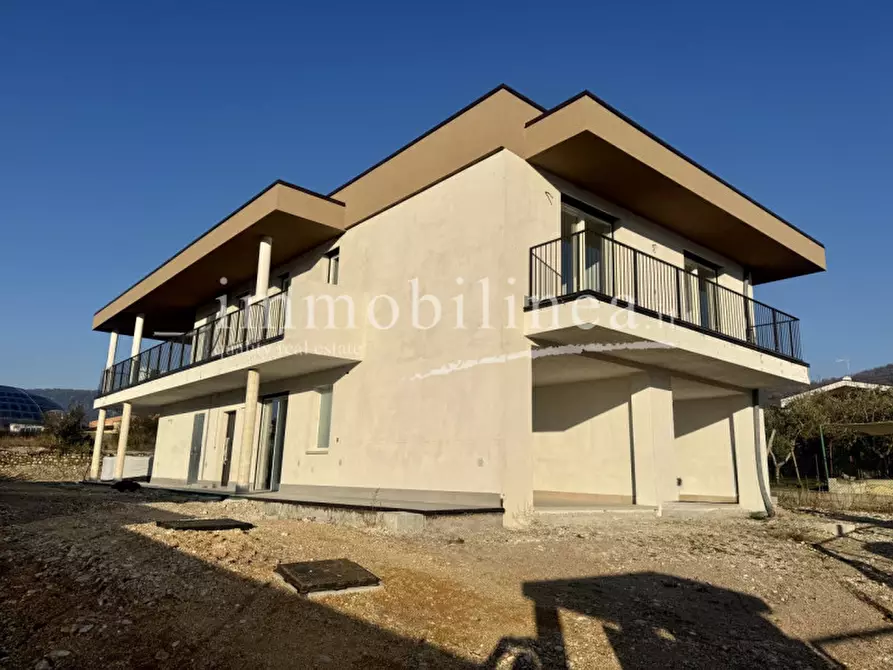 Immagine 2 di Appartamento in vendita  in via Giare a Garda