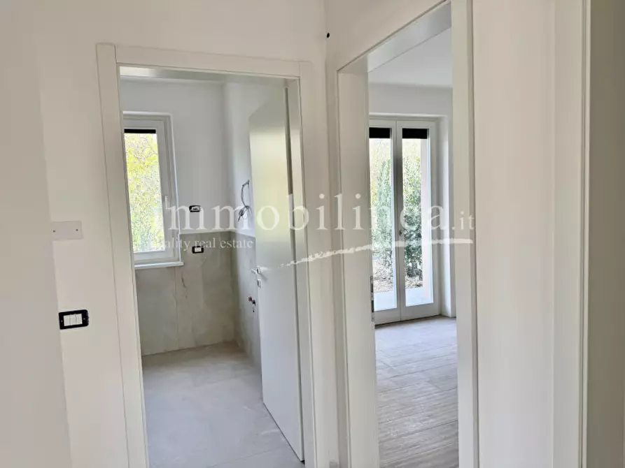 Immagine 17 di Appartamento in vendita  in via Giare a Garda