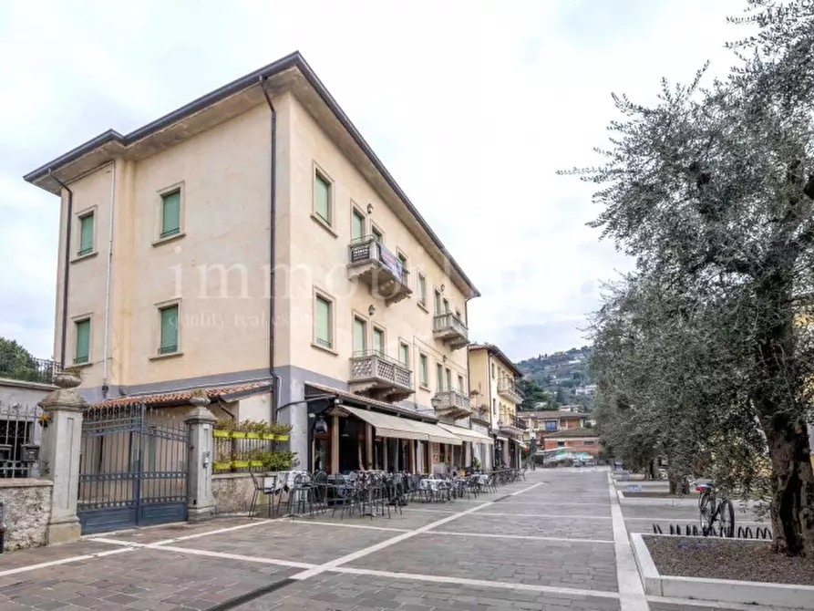 Immagine 4 di Palazzo in vendita  in Via Fratelli Lavanda a Torri Del Benaco