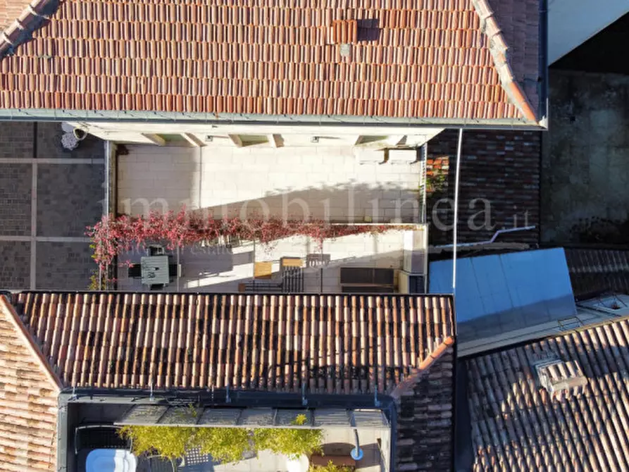 Immagine 9 di Palazzo in vendita  in Via Fratelli Lavanda a Torri Del Benaco