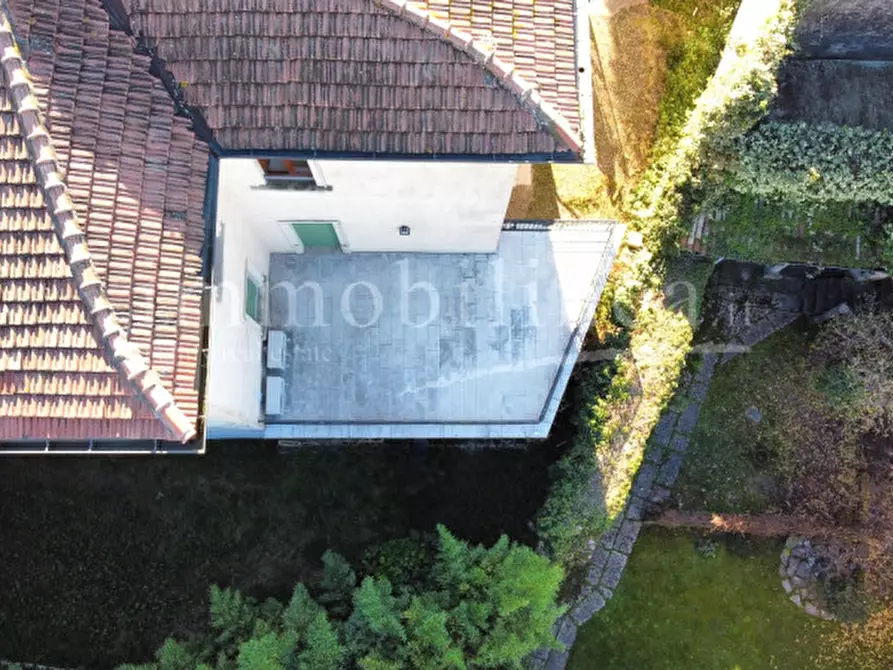 Immagine 11 di Palazzo in vendita  in Via Fratelli Lavanda a Torri Del Benaco