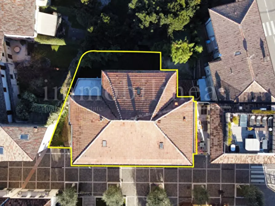 Immagine 12 di Palazzo in vendita  in Via Fratelli Lavanda a Torri Del Benaco