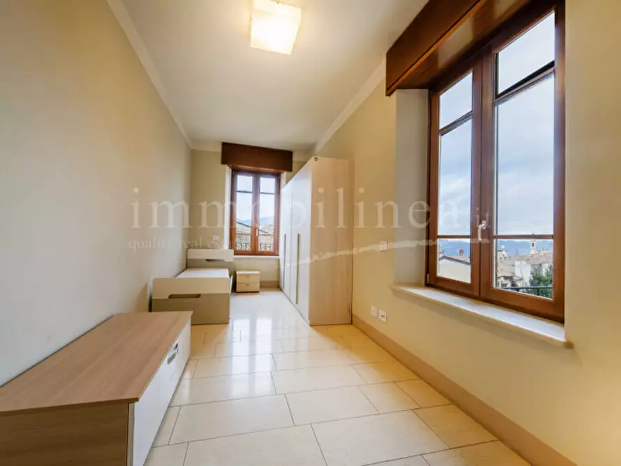 Immagine 15 di Palazzo in vendita  in Via Fratelli Lavanda a Torri Del Benaco