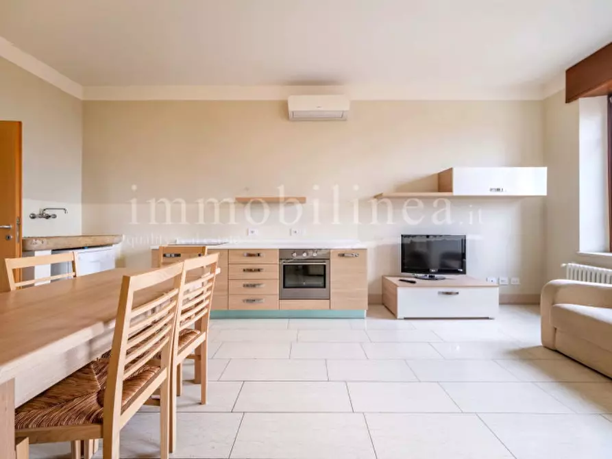 Immagine 16 di Palazzo in vendita  in Via Fratelli Lavanda a Torri Del Benaco