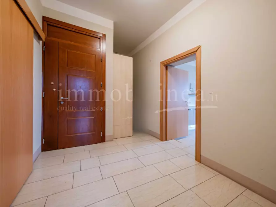 Immagine 20 di Palazzo in vendita  in Via Fratelli Lavanda a Torri Del Benaco