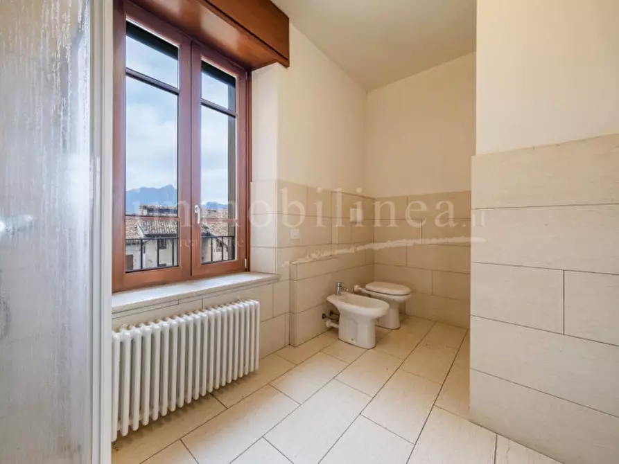 Immagine 22 di Palazzo in vendita  in Via Fratelli Lavanda a Torri Del Benaco