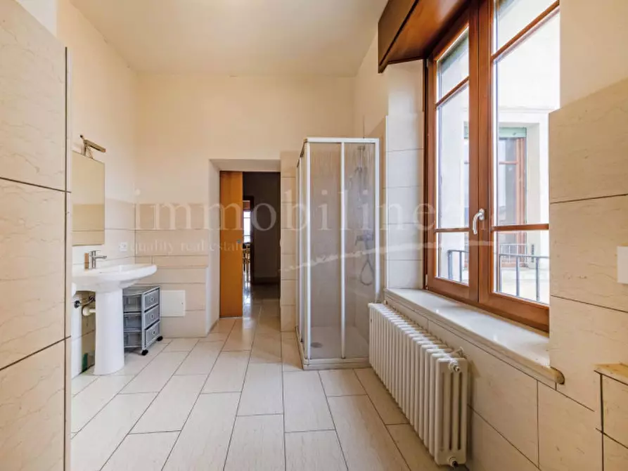 Immagine 23 di Palazzo in vendita  in Via Fratelli Lavanda a Torri Del Benaco