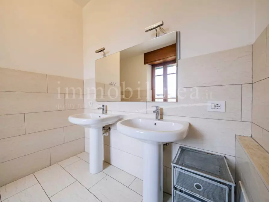 Immagine 24 di Palazzo in vendita  in Via Fratelli Lavanda a Torri Del Benaco