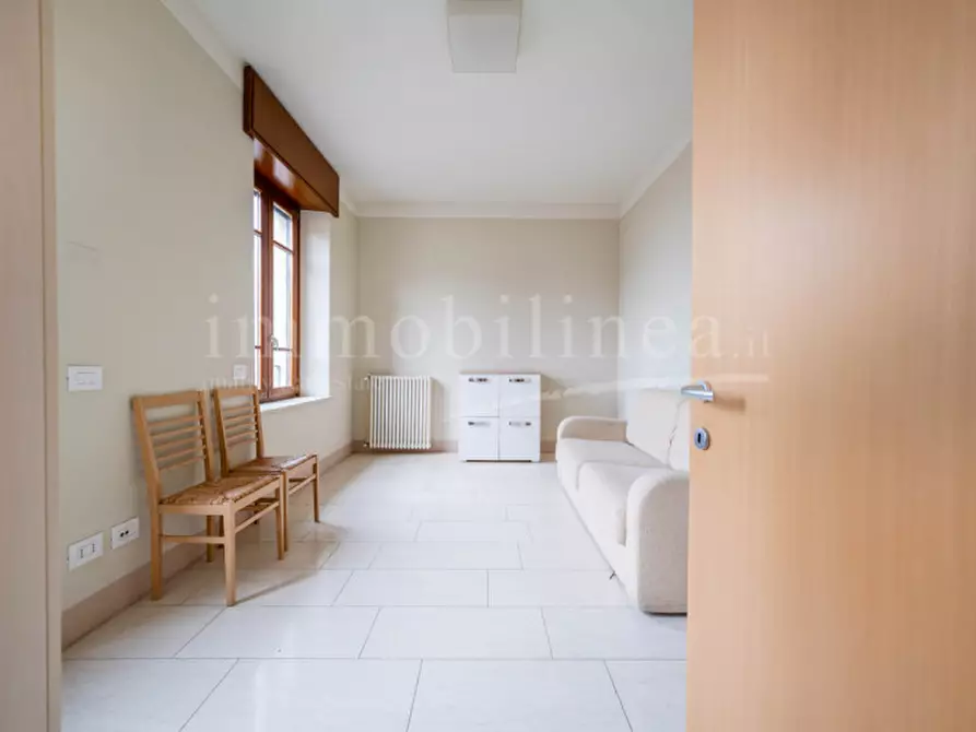 Immagine 27 di Palazzo in vendita  in Via Fratelli Lavanda a Torri Del Benaco