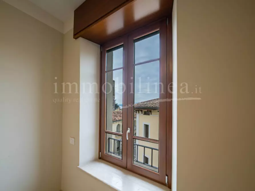 Immagine 33 di Palazzo in vendita  in Via Fratelli Lavanda a Torri Del Benaco