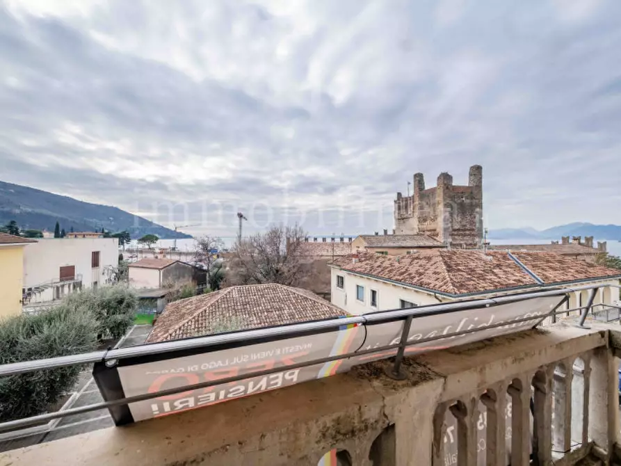 Immagine 35 di Palazzo in vendita  in Via Fratelli Lavanda a Torri Del Benaco