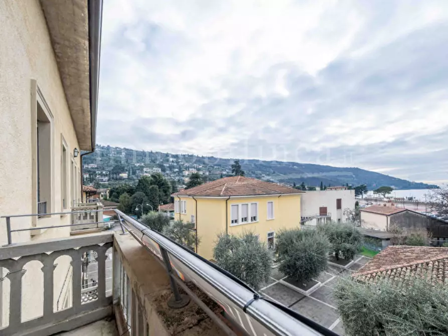 Immagine 35 di Palazzo in vendita  in Via Fratelli Lavanda a Torri Del Benaco