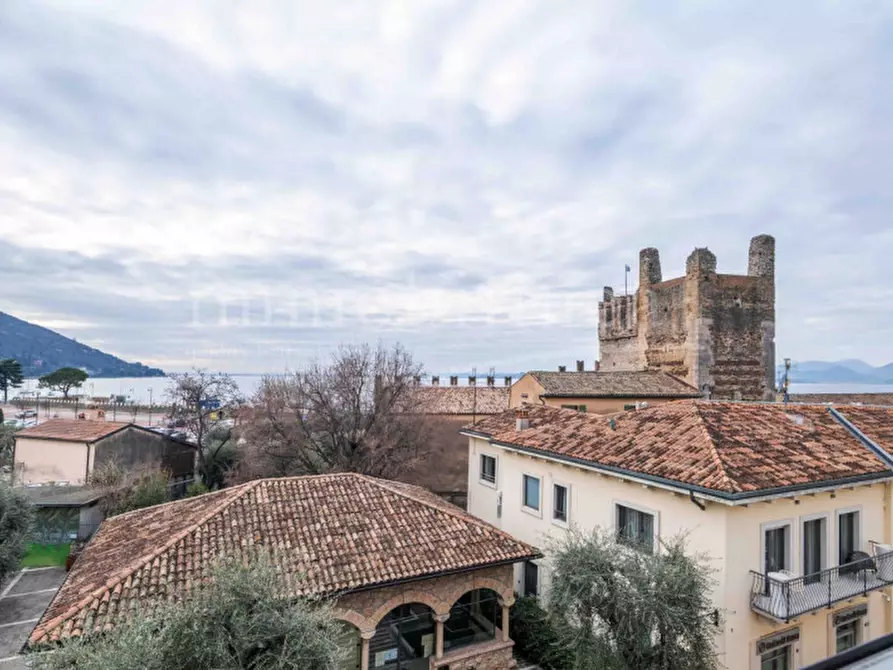 Immagine 37 di Palazzo in vendita  in Via Fratelli Lavanda a Torri Del Benaco
