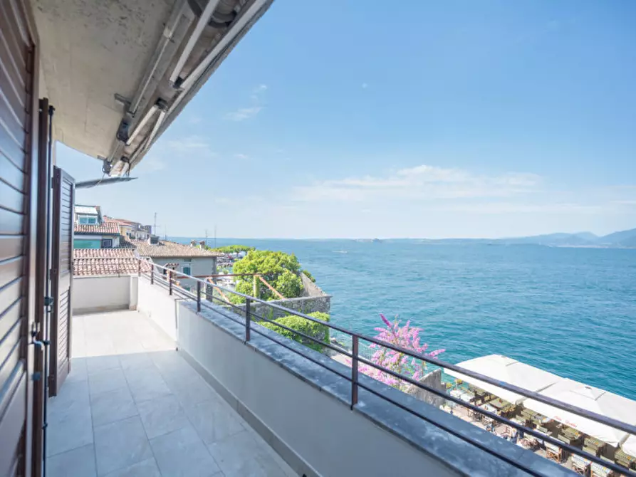 Immagine 1 di Attico in vendita  in lungolago barbaran a Torri Del Benaco