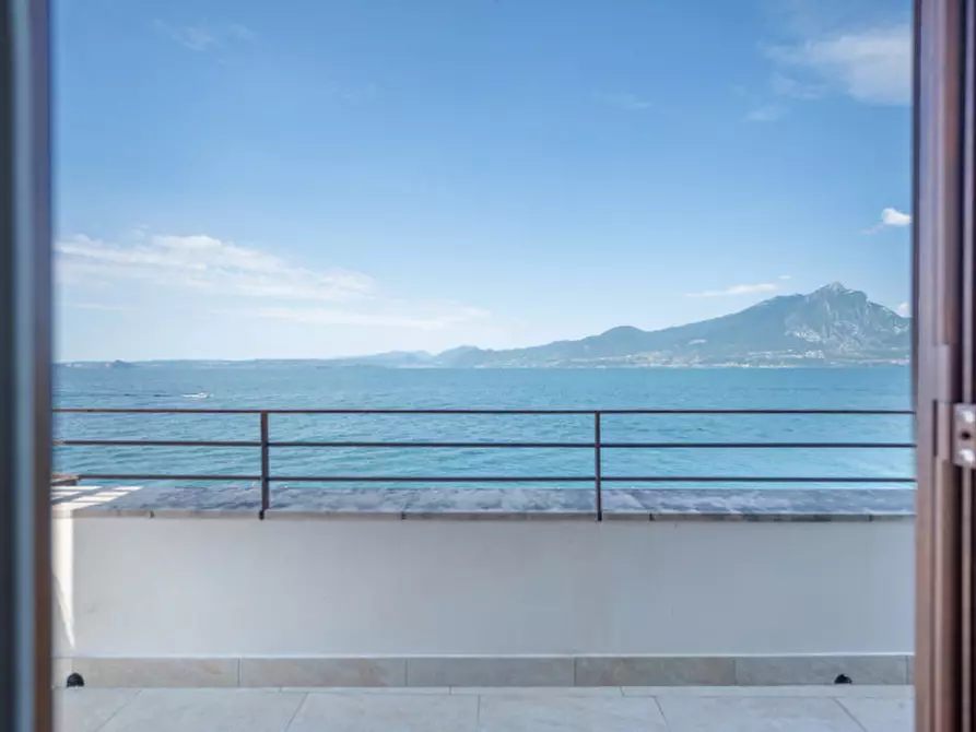 Immagine 1 di Attico in vendita  in lungolago barbaran a Torri Del Benaco