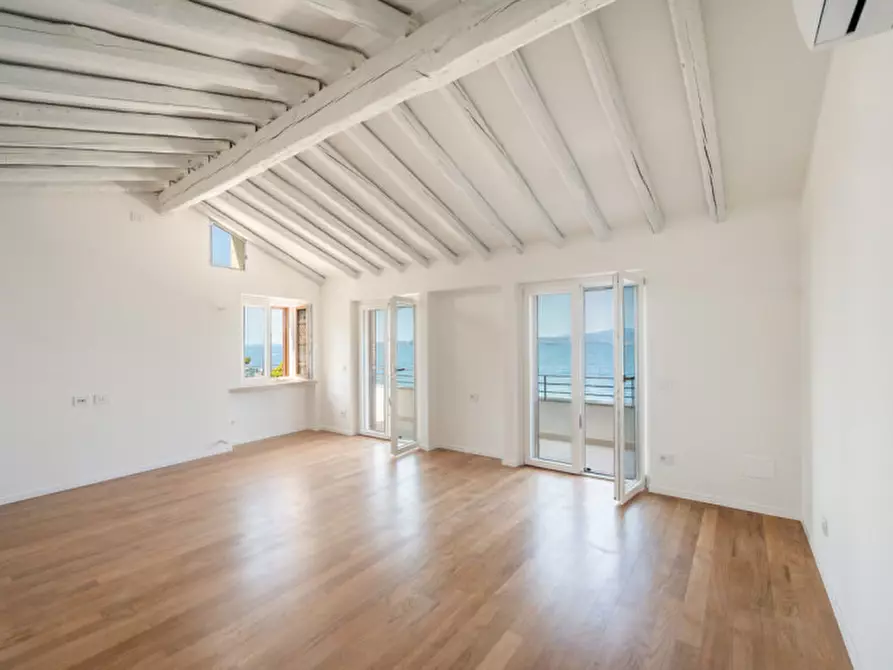 Immagine 9 di Attico in vendita  in lungolago barbaran a Torri Del Benaco