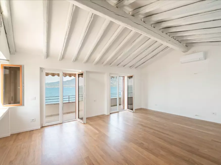 Immagine 10 di Attico in vendita  in lungolago barbaran a Torri Del Benaco