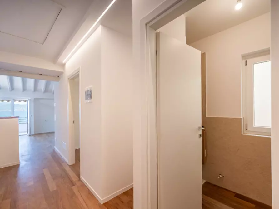 Immagine 24 di Attico in vendita  in lungolago barbaran a Torri Del Benaco