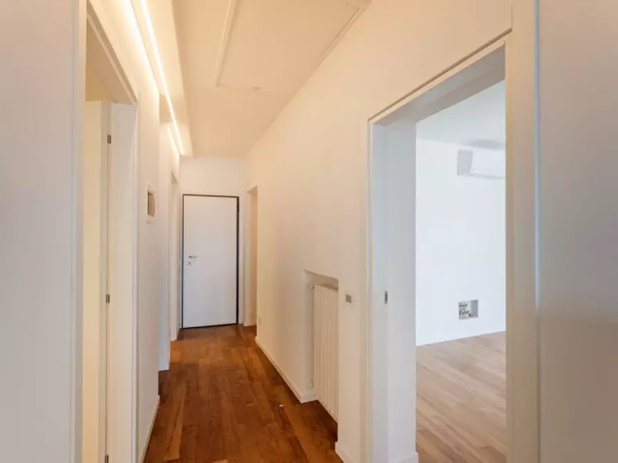 Immagine 25 di Attico in vendita  in lungolago barbaran a Torri Del Benaco