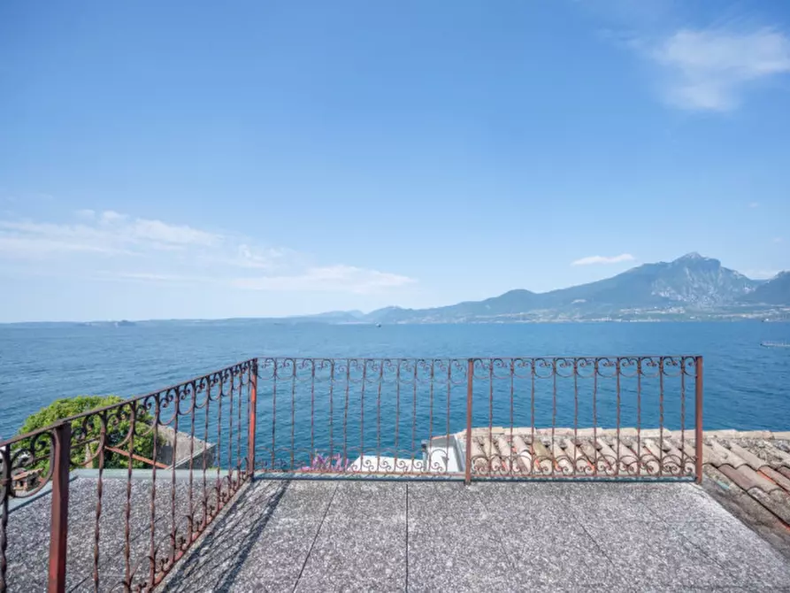 Immagine 32 di Attico in vendita  in lungolago barbaran a Torri Del Benaco