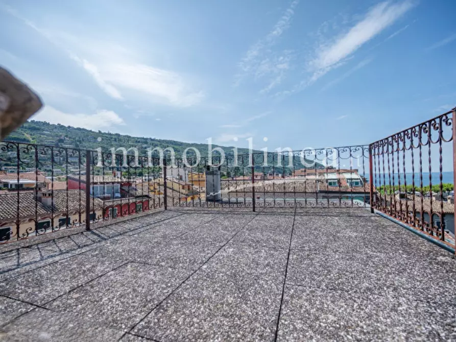 Immagine 47 di Attico in vendita  in lungolago barbaran a Torri Del Benaco