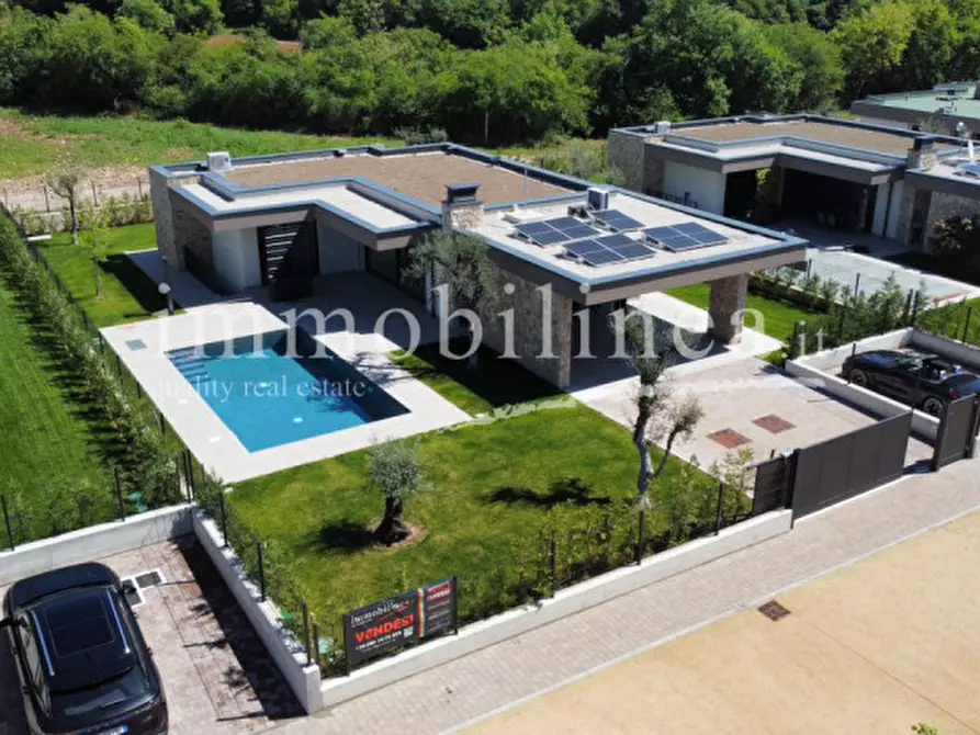 Immagine 1 di Villa in vendita  in Rossar a Costermano sul Garda