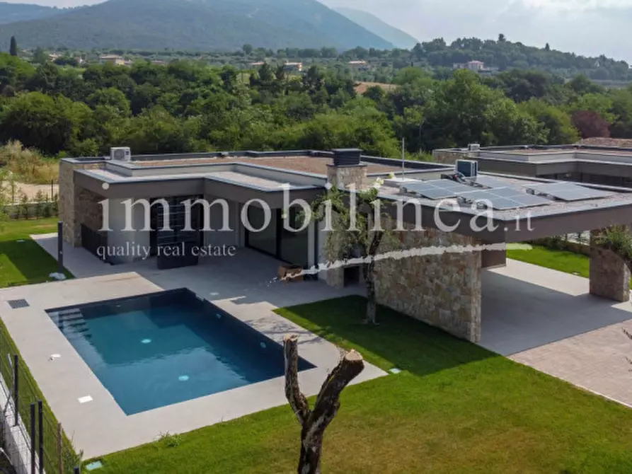 Immagine 10 di Villa in vendita  in Rossar a Costermano sul Garda