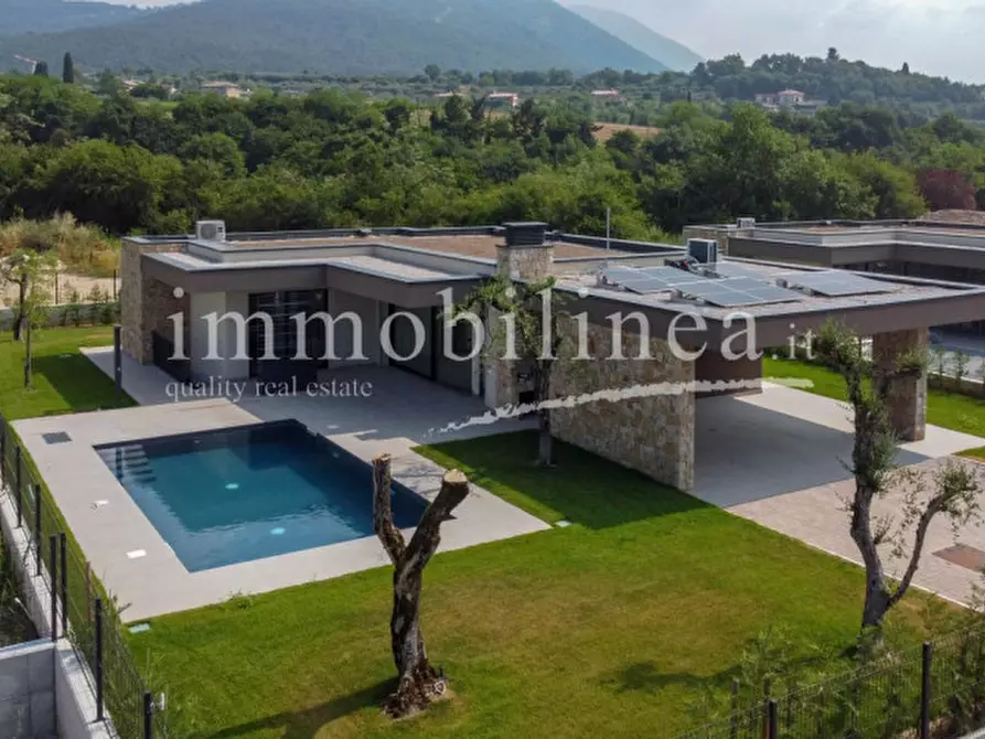 Immagine 11 di Villa in vendita  in Rossar a Costermano sul Garda