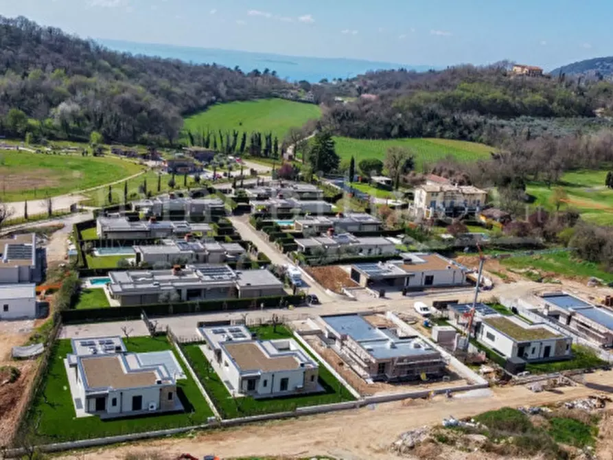 Immagine 14 di Villa in vendita  in Rossar a Costermano sul Garda