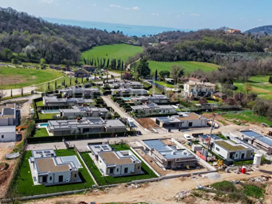 Immagine 14 di Villa in vendita  in Rossar a Costermano sul Garda