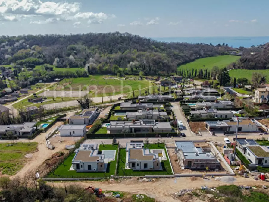 Immagine 15 di Villa in vendita  in Rossar a Costermano sul Garda