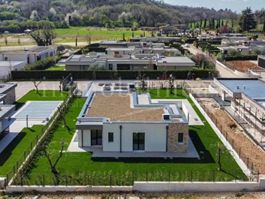 Immagine 21 di Villa in vendita  in Rossar a Costermano sul Garda