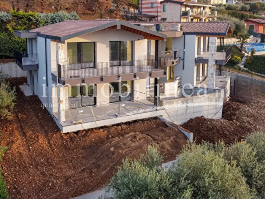 Immagine 1 di Appartamento in vendita  in Via Cà Bianca a Torri Del Benaco