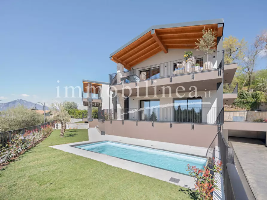 Immagine 1 di Appartamento in vendita  in Via Cà Bianca a Torri Del Benaco