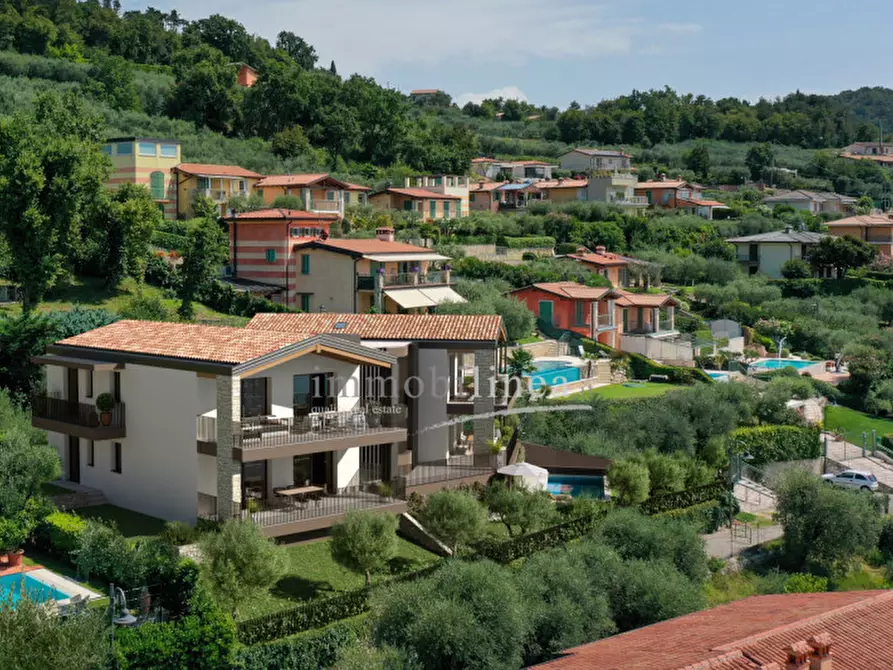 Immagine 1 di Appartamento in vendita  in Via Cà Bianca a Torri Del Benaco