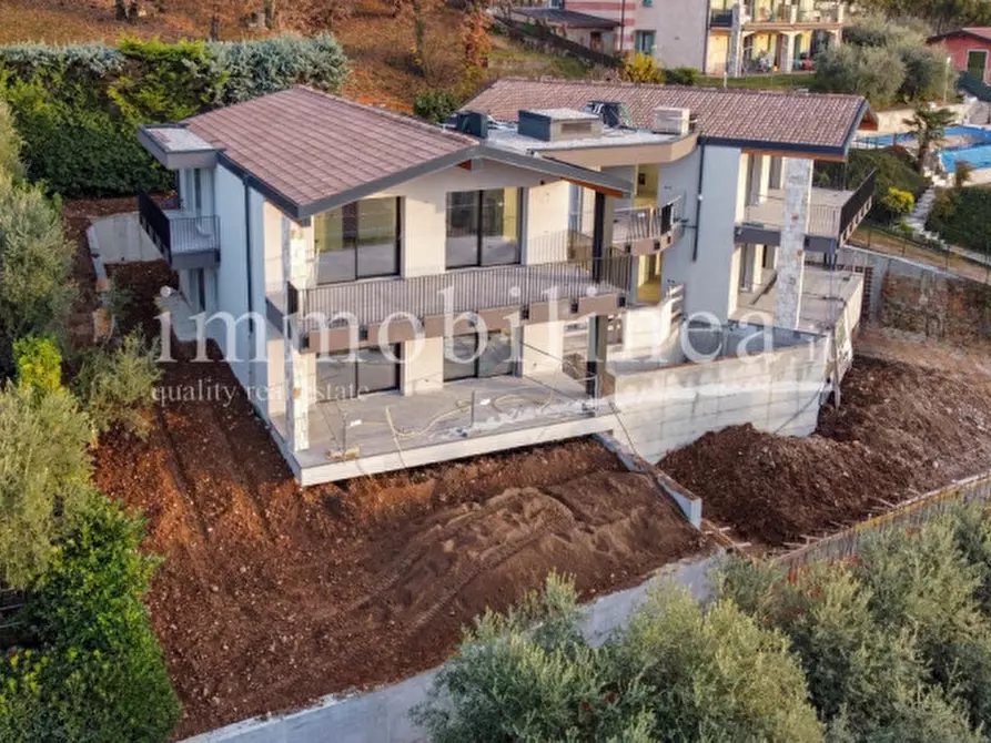 Immagine 2 di Appartamento in vendita  in Via Cà Bianca a Torri Del Benaco
