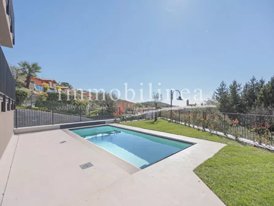 Immagine 2 di Appartamento in vendita  in Via Cà Bianca a Torri Del Benaco