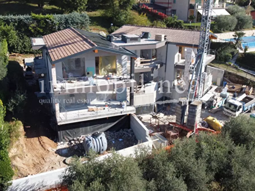 Immagine 2 di Appartamento in vendita  in Via Cà Bianca a Torri Del Benaco