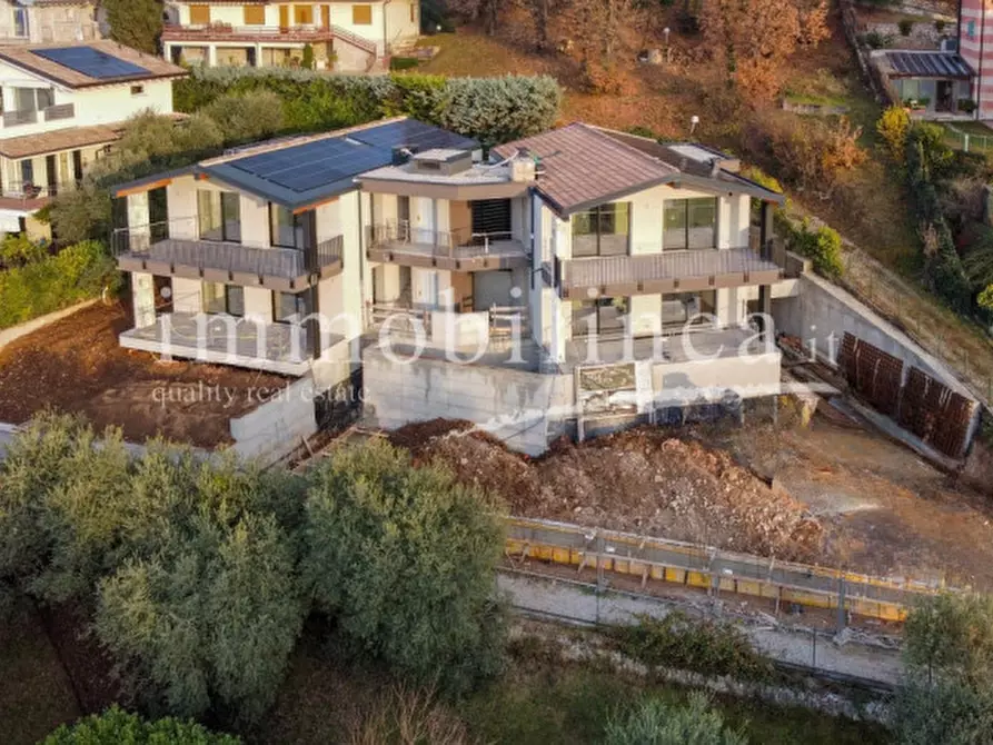 Immagine 3 di Appartamento in vendita  in Via Cà Bianca a Torri Del Benaco