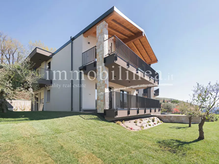 Immagine 3 di Appartamento in vendita  in Via Cà Bianca a Torri Del Benaco