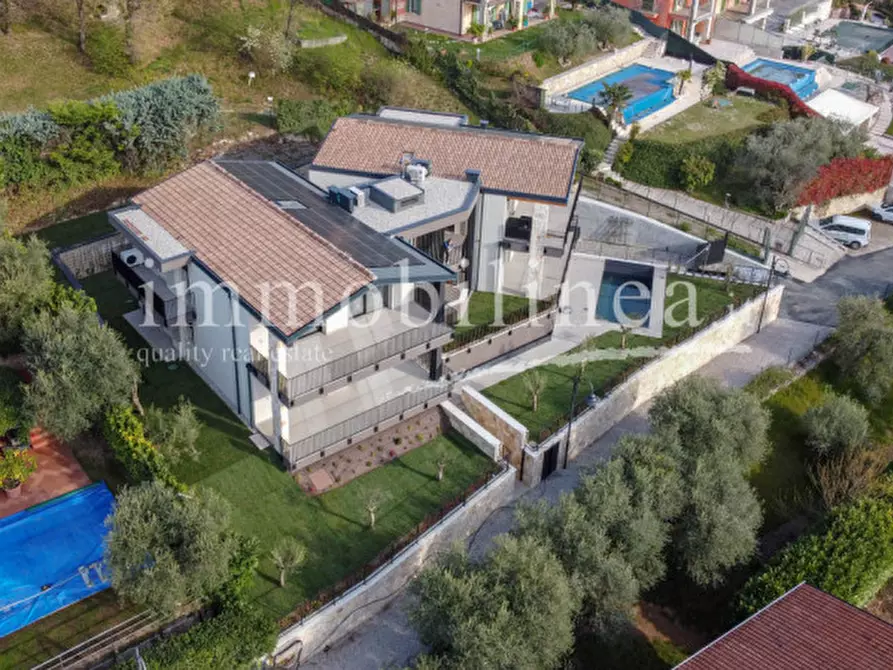 Immagine 13 di Appartamento in vendita  in Via Cà Bianca a Torri Del Benaco