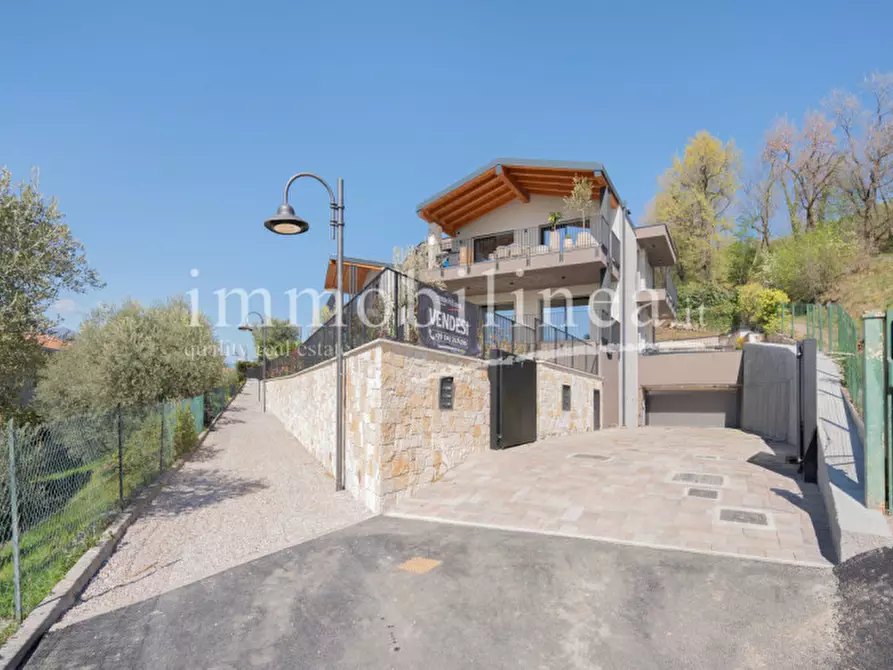 Immagine 15 di Appartamento in vendita  in Via Cà Bianca a Torri Del Benaco