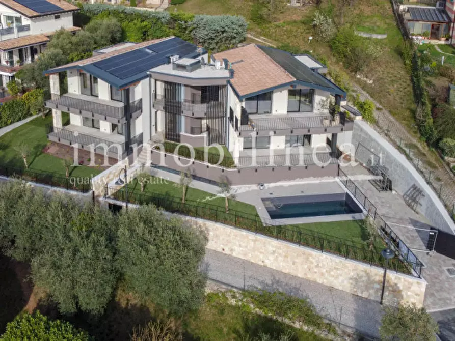 Immagine 30 di Appartamento in vendita  in Via Cà Bianca a Torri Del Benaco