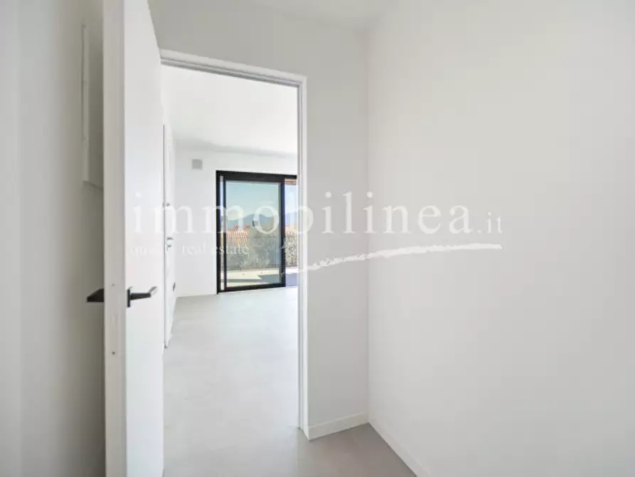 Immagine 37 di Appartamento in vendita  in Via Cà Bianca a Torri Del Benaco