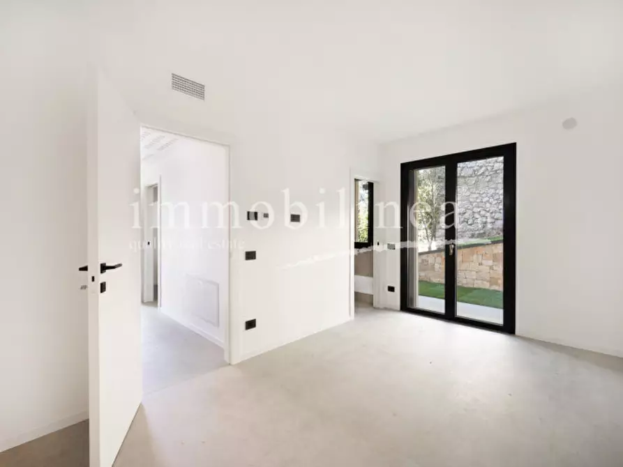 Immagine 43 di Appartamento in vendita  in Via Cà Bianca a Torri Del Benaco